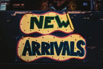 New Arrivals Schild